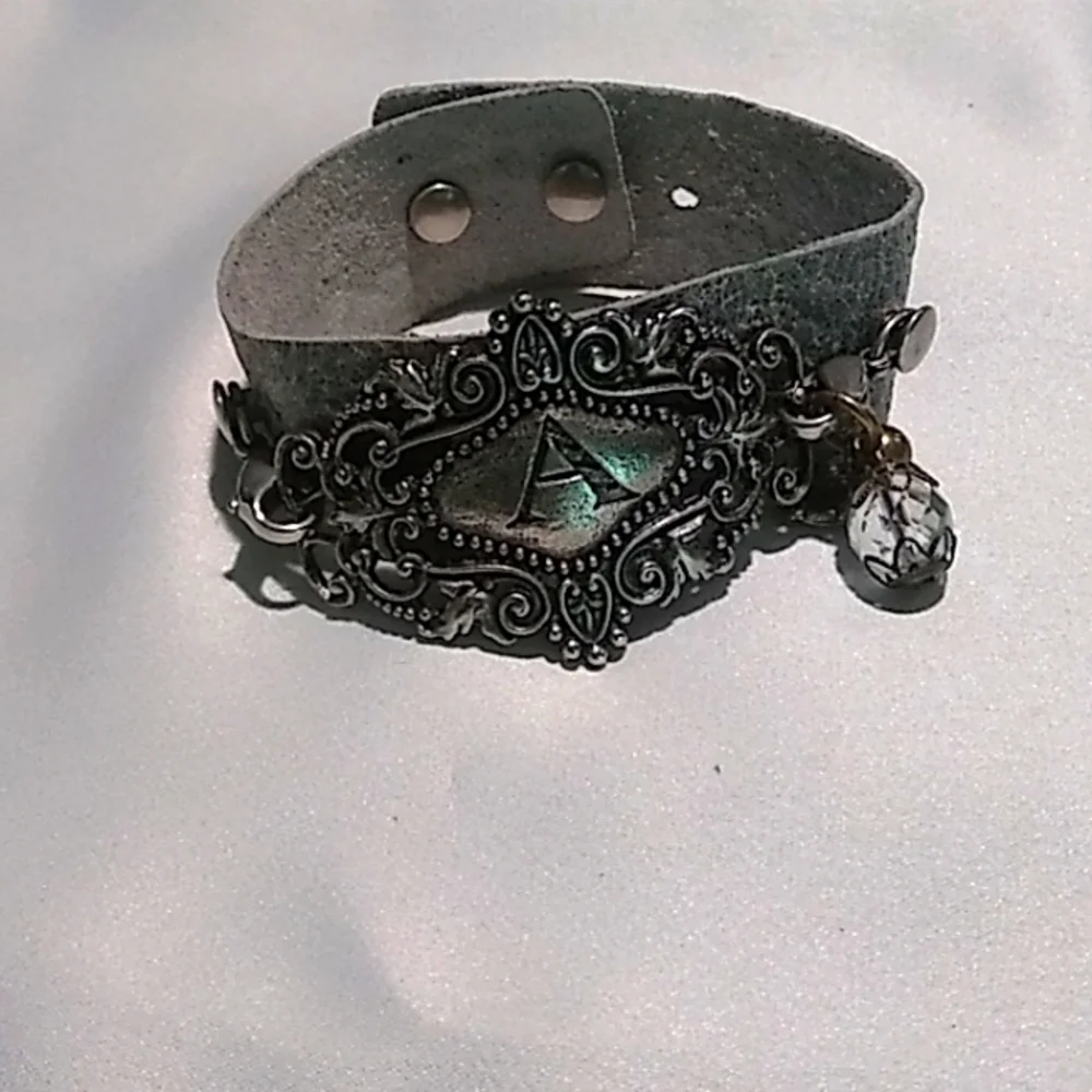 Lenny & Eva "A" leather bracelet - Picture 3 of 5